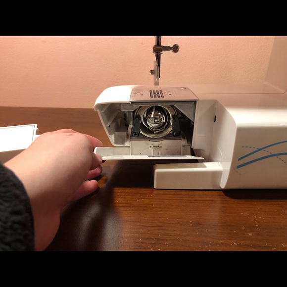 Singer sewing Machine - Picture 4 of 6